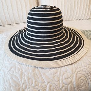 Womens Black & White Stripe Sun Hat BNWOT